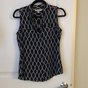 Sleeveless button down with chain link design
